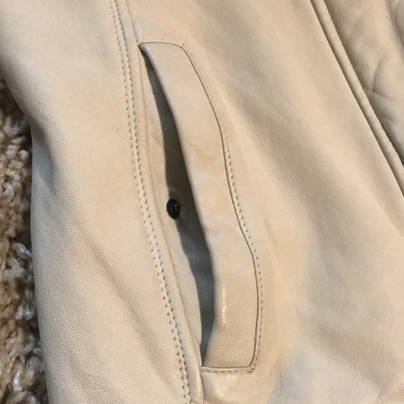 It is good condition. Real leather jacket - Picture 4 of 6